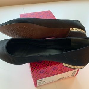 Tory Burch darley pointy toe flat satin lux shoes